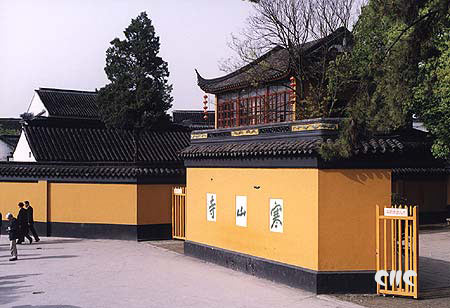 寒山寺门